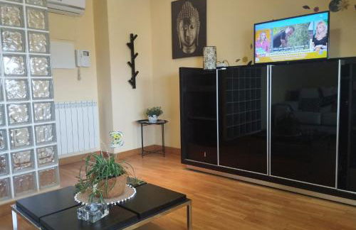 Duplex con terraza y vistas a la montaña internet aire acondicionado frente a piscinas públicas - Foto 4