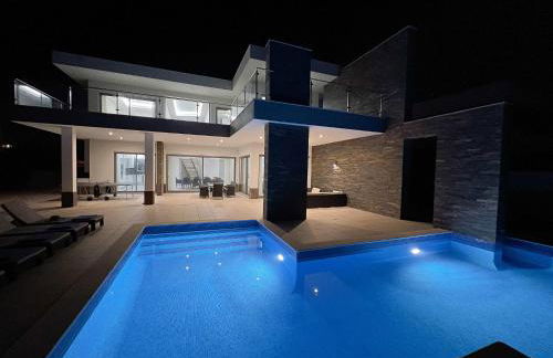 Luxury Modern Style Villa with Private Pool - Foto 41