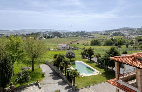 HostWise - Country Villa w/ Pool, Court & Views - Foto 59
