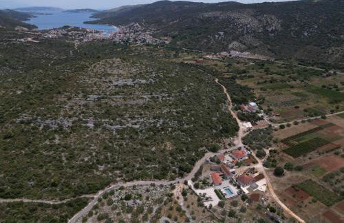 Villa Bosilen with private pool, near Trogir, Split airport, quiet area, family villa - Photo 48