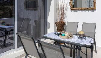 Restia Seaside Apartment II, 50m from Megas Gialos Beach - Foto 3