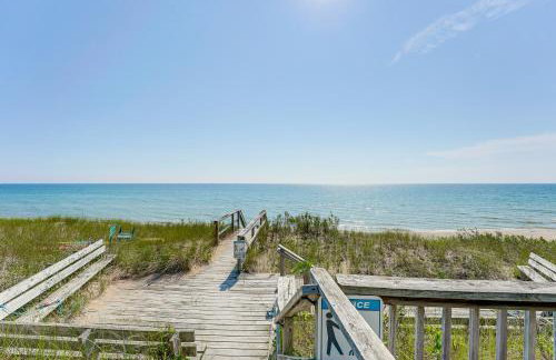 Walk to Semi-Private Beach Lake Michigan Getaway - Foto 34