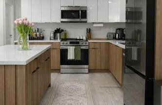 Sunny Oasis Near the Beach with 4BR and 3BA Pool Home - Foto 32