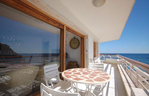 Lets Holidays Tossa de Mar Beach Apartment - Foto 3