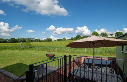 Shepherds View at Oaks Barn Farm Alcester with optional paid for Hot tub - Photo 15