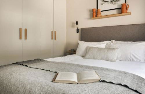 Exceptional 3 Bedroom River View Apartment - Pass the Keys - Foto 11