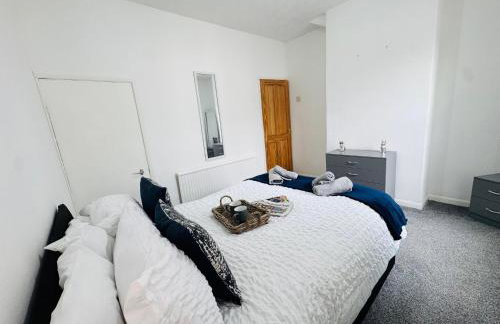 Bolton Terrace - 2 Bedrooms - Sleeps 4 - Photo 4