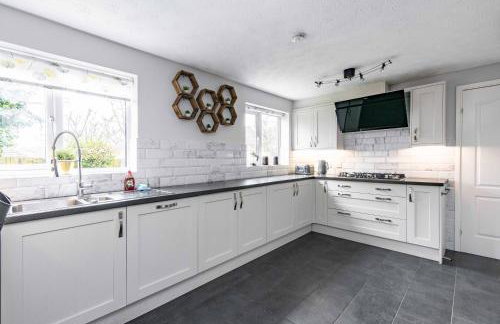5 Bedroom Family & Contractor House in Nuthall, Nottingham - Sleeps 9 - By CircleWay Homes - Foto 13