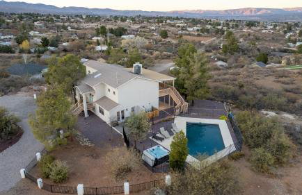 Heated Pool and Jacuzzi, Scenic Mountain View, Lux and Cozy, - Foto 31