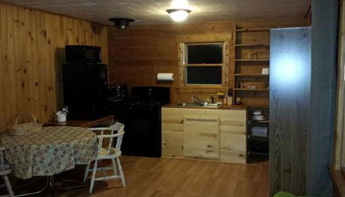 Charming Cabin Rental with Private Front Deck near Bangor, Maine - Foto 3