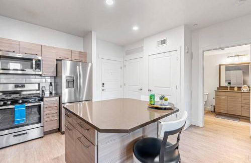 Lux Apt -PoolHotTubGymPrkg-View! - Foto 8