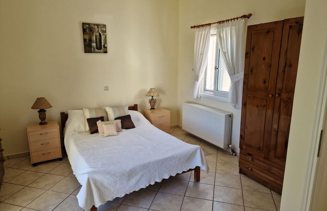 Skala - Villa - Sleeps 7 - Parking - Garden - Photo 2