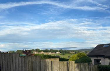 The halfway house - detached property in grounds of the main house - Photo 2
