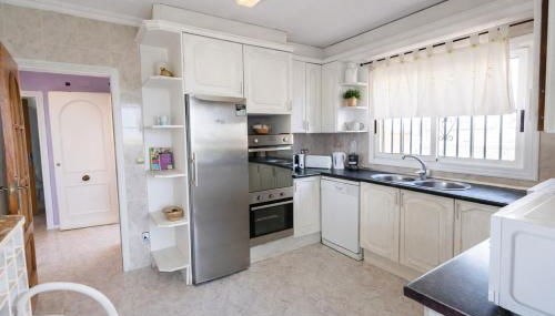 2 Private Abodes in One Magnificent Villa! - Foto 4