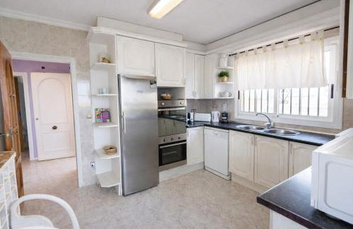 2 Private Abodes in One Magnificent Villa! - Foto 4