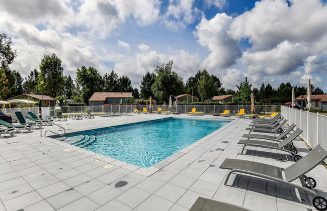 Serene Chalet in Hourtin Near Lake - Foto 1