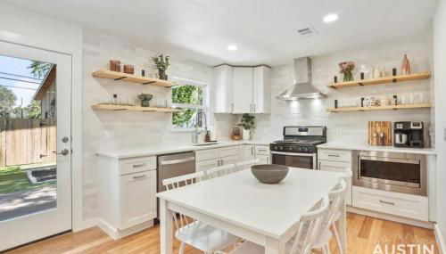 Trendy Remodeled Home by SoCo w Nice Outdoor Space - Foto 2