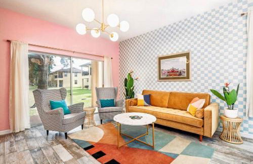 Disney World Cinderella Castle Lazy River Pool & Game Room - Foto 20