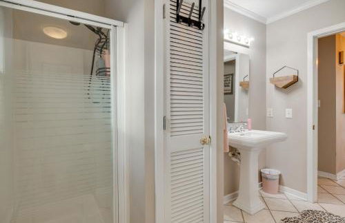 2 Mi to Atlantic Beach Coastal Retreat with Deck - Foto 9