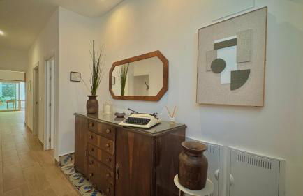 Stunning Home, AC, Beach, Backyard, 4 BR - Photo 41