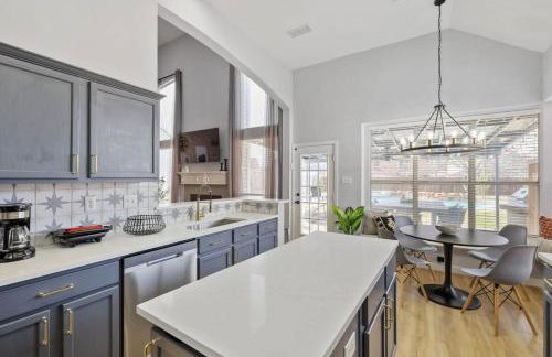 Stylish Spacious Convenient - 6-BD 2 5-BA + Pool - Foto 14