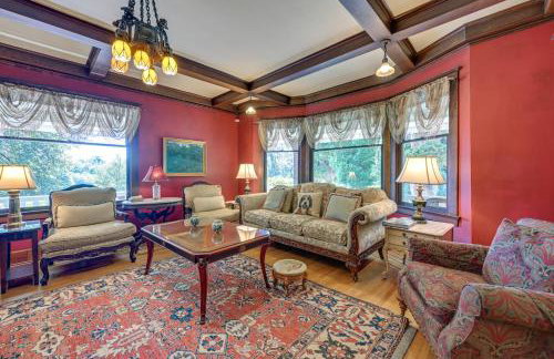 Historic Auburn House on 37 Acres with Private Lake! - Foto 7