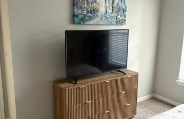 Comfortable 2BR Getaway Close to The Woodlands - Foto 7