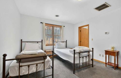 Huge Cabin w Hot Tub, Deck, Grill, Fire Pit, WiFi - Foto 35