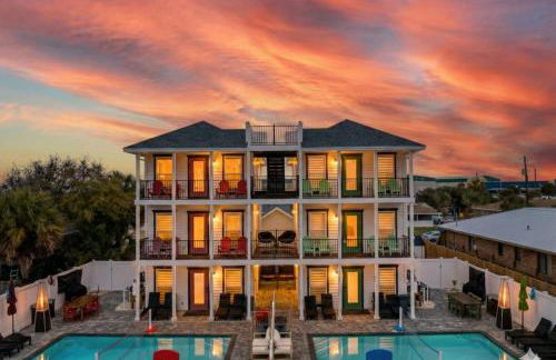 PCB Sleeps 22! 2 Homes, 2 Pools, 2 Mini Golf - Foto 1