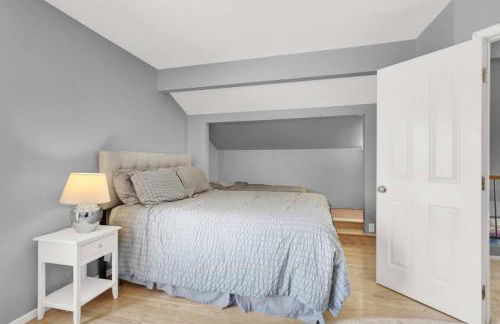 Luxe 4BR Vegas Retreat Pool, Games and BBQ - Foto 10