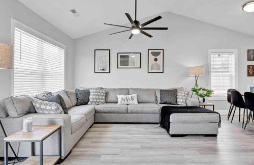 Relaxing 3 Bedroom Home Close to Beach & Airport! - Foto 13