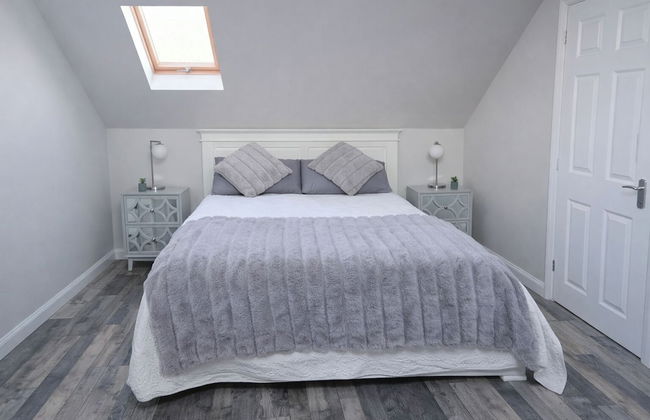 Lisburn - 1 Bedroom - Sleeps 2 - Street Parking - Photo 1