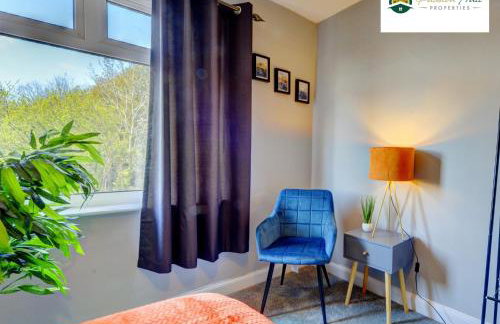 4 Bedroom House - Sleeps 7, Near Coventry Airport, City Centre, Free Wi-Fi with Driveway Parking & Garden, Full Kitchen - AHC - Photo 18