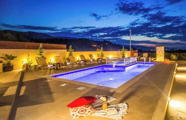 Maggie Alonia - Photo 40