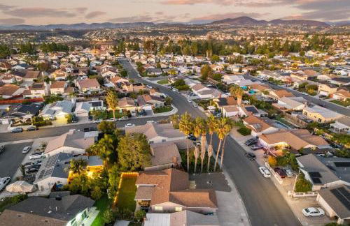 Entire Private Home with 3 Bedrooms 2 Bathrooms, Gated Yard, Garage, Hot Tub, 4-Beds, Golf, Mira Mesa, Available Now - Photo 65