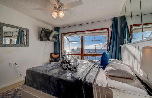 Family Waterfront 4BR Home Heated Pool Private Pier - Photo 23