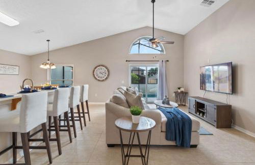 Family Retreat w/ Pool & Foosball, 8.5mi to Disney! - Foto 9