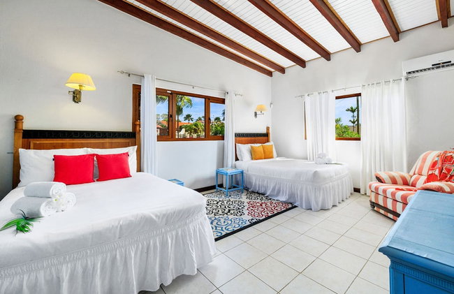 Spacious 4BR Villa Private Pool Cozy Location - Photo 20