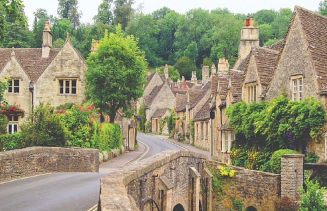 Centuries of Stories: Stonehenge and Cotswolds - Full-Day Small Group Tour - Photo 1
