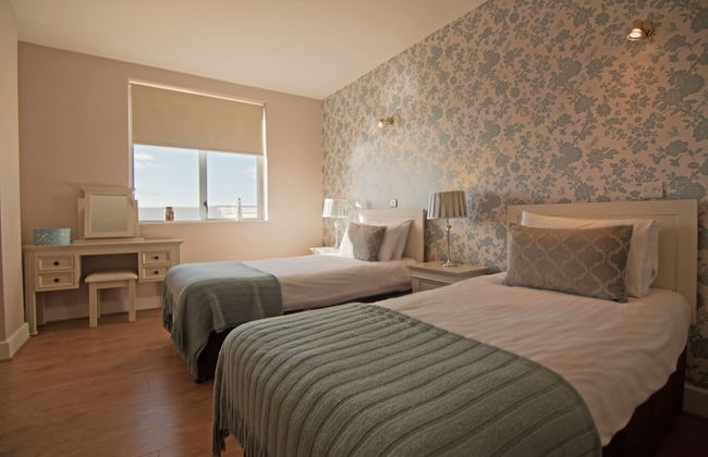 Galway Bay Sea View Apartments - Photo 6