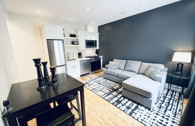 Chic Two Bedroom Downtown Condo - Foto 1