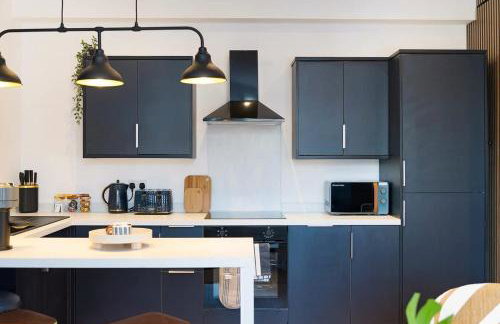 Central Location 3BR Home on Gladstone Street - Photo 7