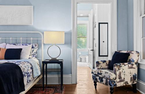 Elegant Manor w Private Yard & Modern Amenities - Foto 63