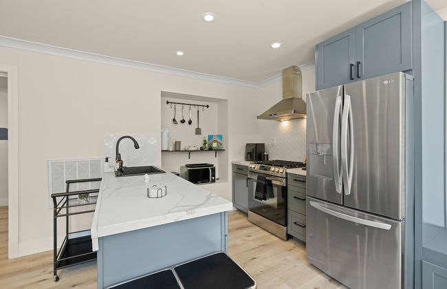 Oakland Hills Farmhouse Stunner + Game Room + Ac - Foto 8