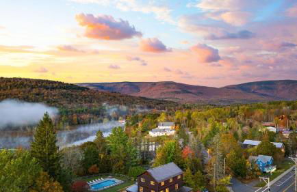 Mins to Hunter Mountain • Sleeps 36 • Pool Spa Games Bar Cozy Peaks Lodge by AvantStay - Foto 75