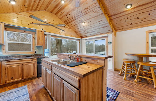 Cozy 3BR Cabin With Hot Tub on Nippersink Creek - Foto 19