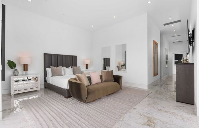 Villa Sleeps 17 w/ Pool, Firepit, Putting Green Bravo Villa 3 by Avantstay - Foto 28