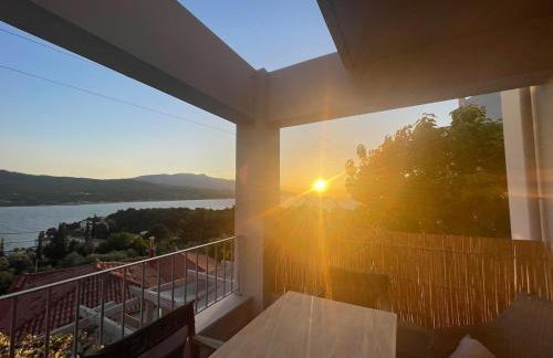 Sea View Serenity 3BR Home near Beach & Town - Foto 1