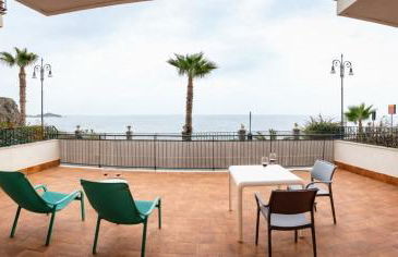 La Terrazza sul Mare Modern Apartment - Photo 1