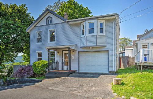 Updated Home with Patio Half Mile to West Point - Foto 1